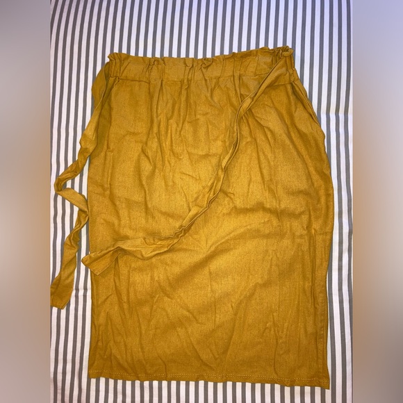 ✨3/15 Arabella Mustard Yellow paper sack skirt size small - Picture 12 of 12